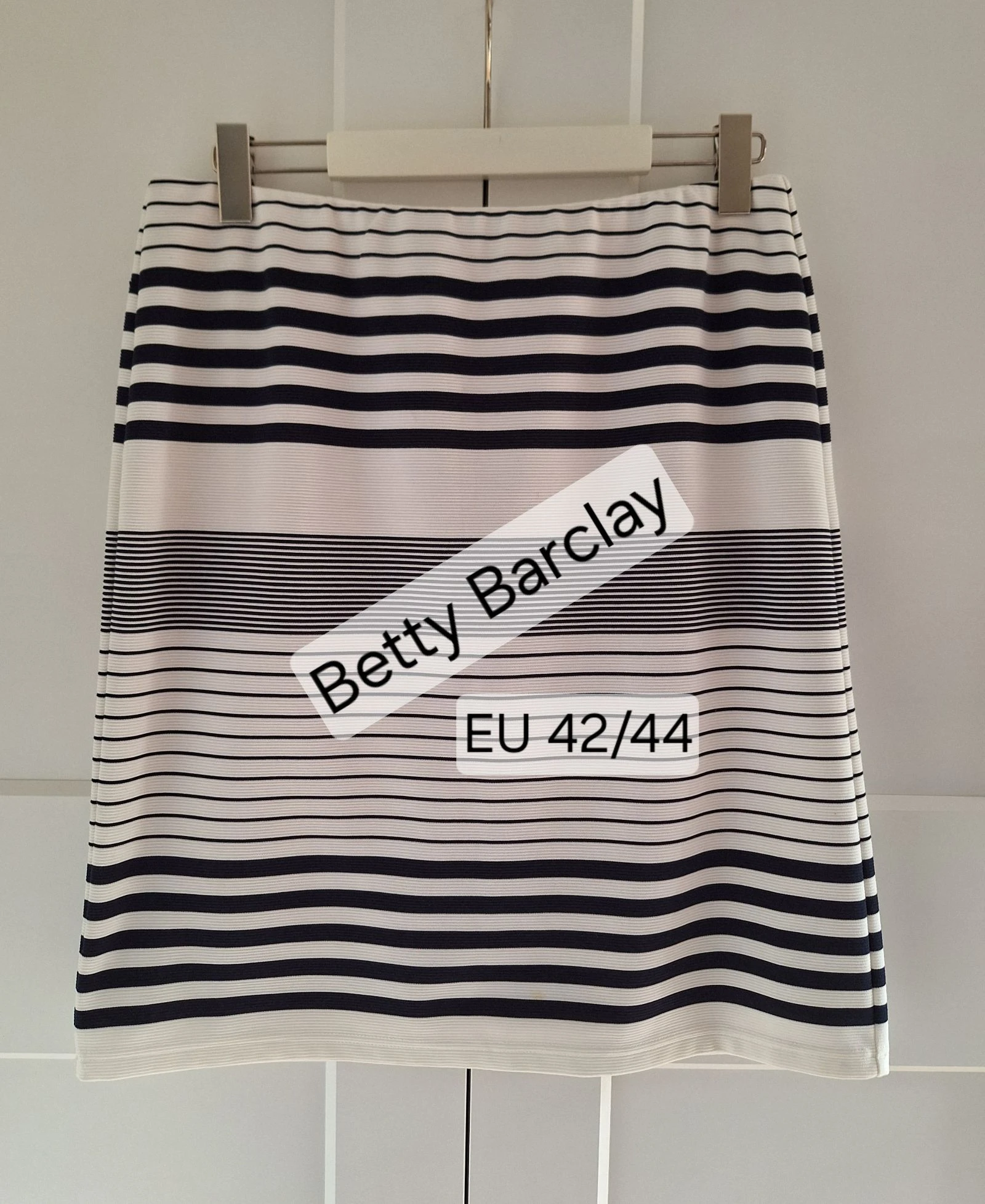 Betty Barclay skirt broken white with navy blue stripe 42/44 – photo 3